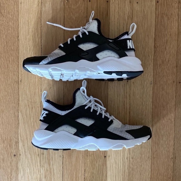 black nike huarache size 5